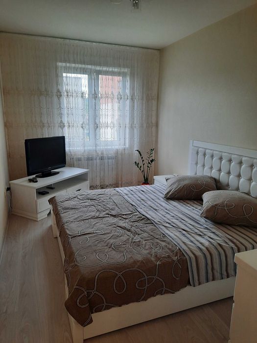 Затишна 2х кім. квартира 3хв від басейну  вільна