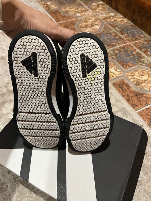 Демісезонні кросівки adidas