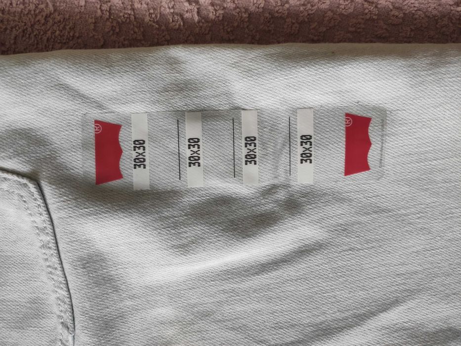Джинси жіночі Levi`s. Колі білий.