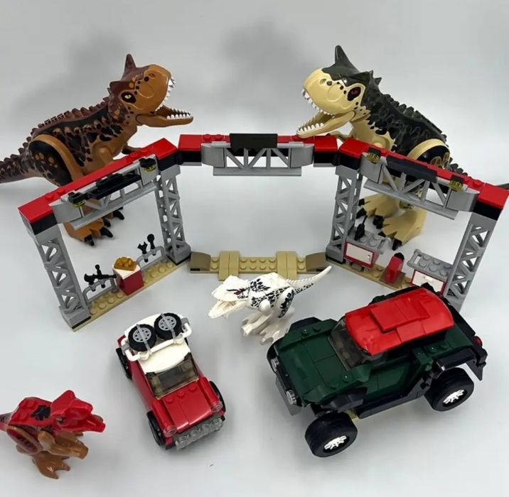 Конструктор больших Динозавров Jurassic Park 700 блоков Lego