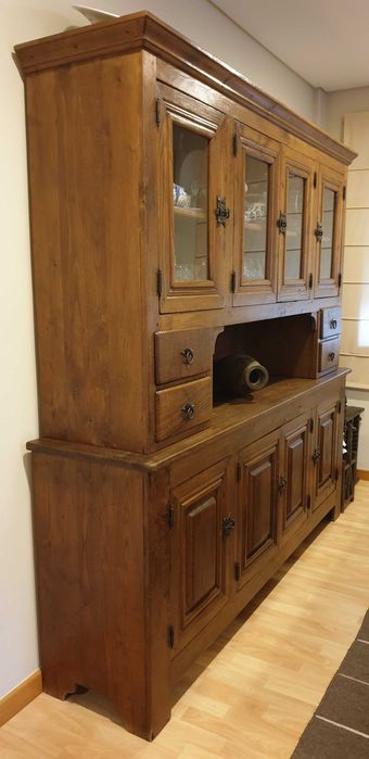 Móveis em Castanho Velho