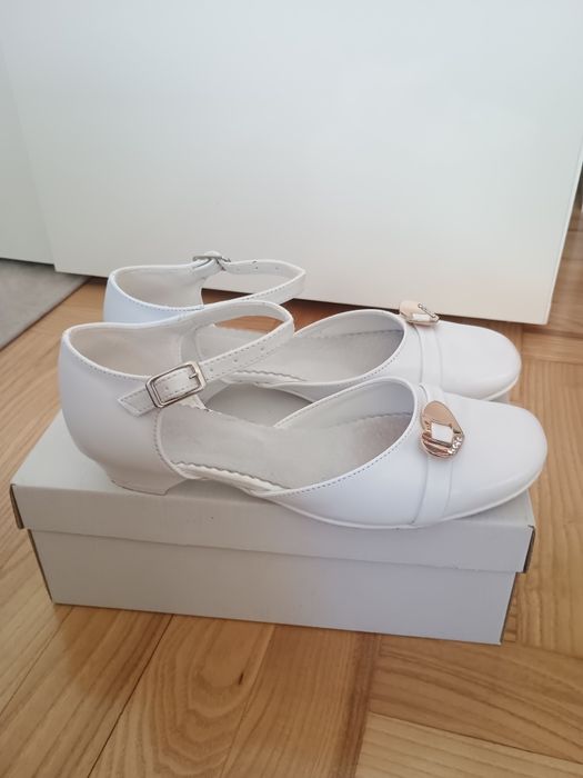 Buty do komunii białe