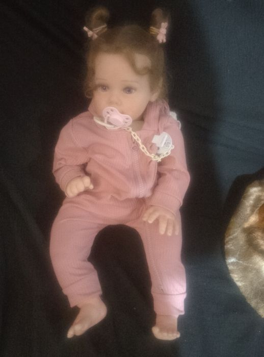 Boneca parecida com a rebone
