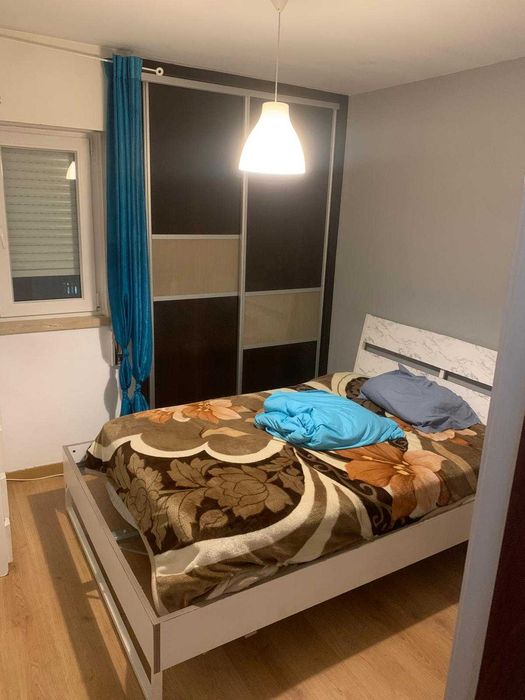 Aluga-se quarto em santo António dos cavaleiros