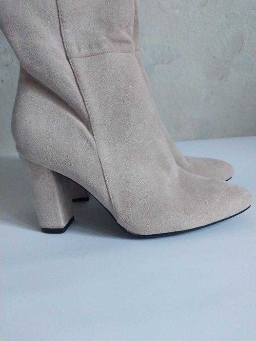 Чоботи жіночі 39р. пудрові, екозамша, світлі бежеві