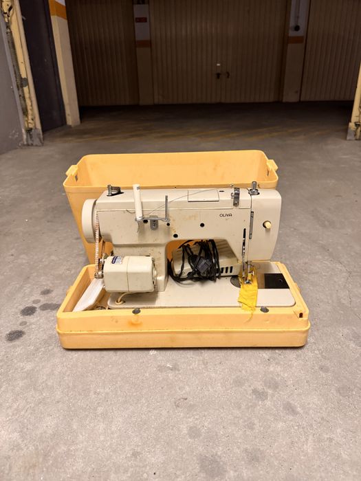 Maquina electrica de costura Oliva