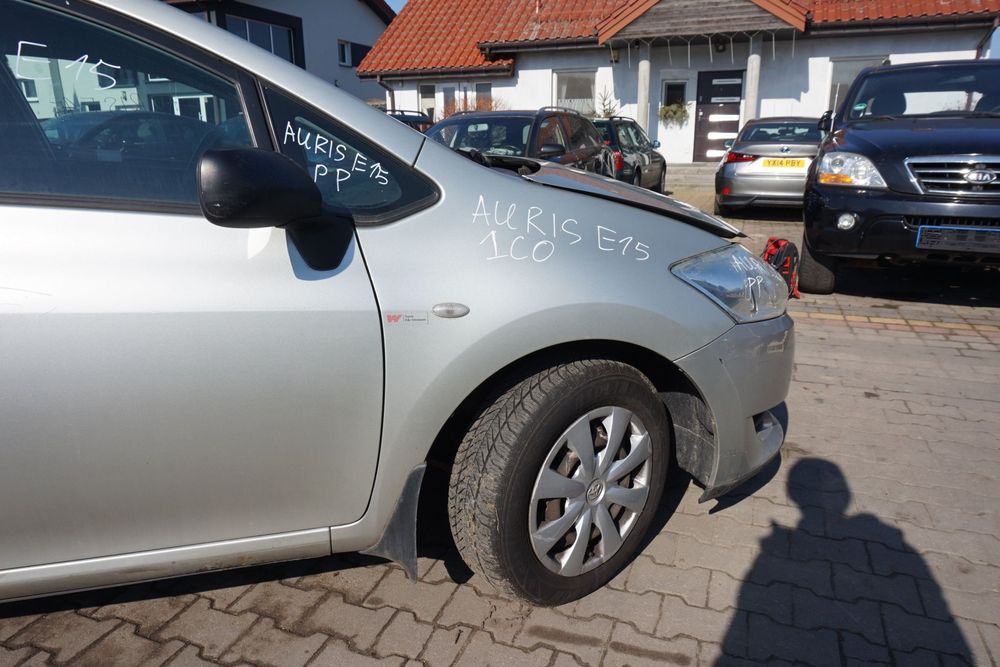 BŁOTNIK PRZEDNI PRAWY AURIS E15 I 1C0 53801-02100 SREBRNY TOYOTA 2006-2009