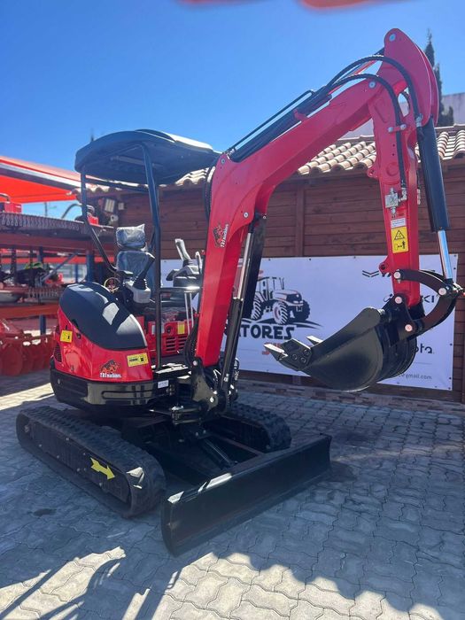 Mini Giratória TRS HT25 – Nova