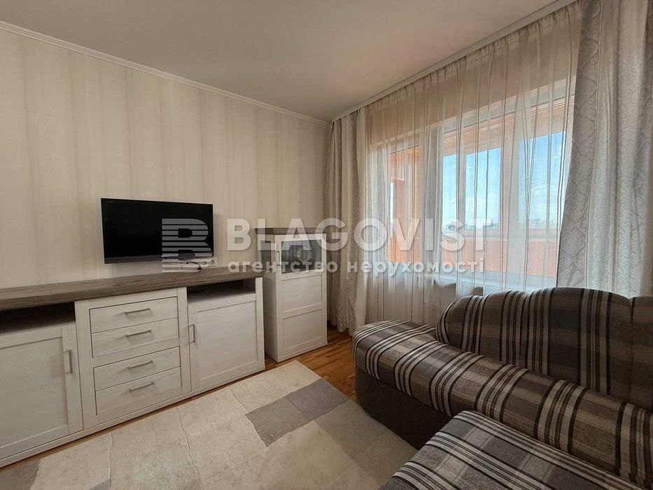 Продаж 2К квартири ст. м. Академмістечко 5 хв.пішого ходу.