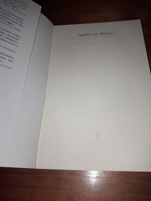 Livro A Mulher em Branco de Rodrigo Guedes de Carvalho