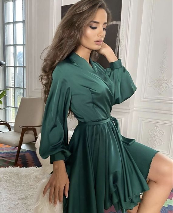 Жіноча коротка шовкова сукня. Колір: смарагдова. Розмір: 42-46.