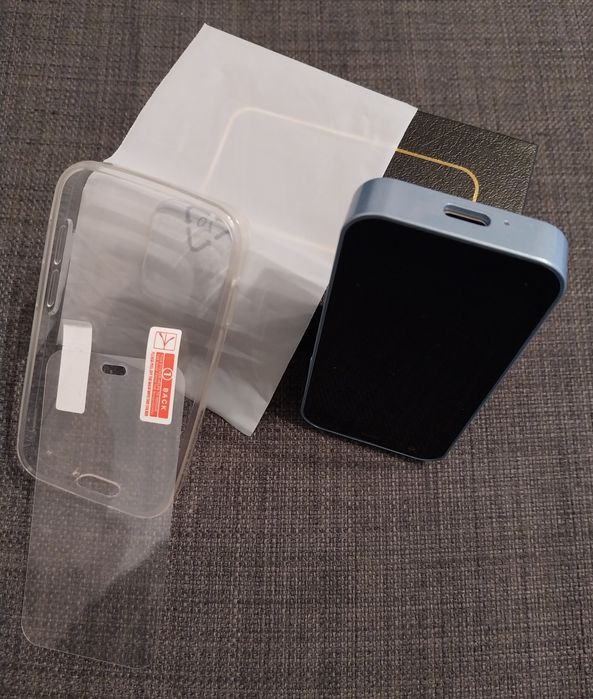 Smartphone (mini) Android novo a ESTREAR, nunca usado