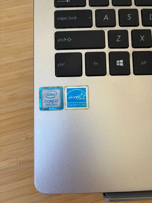 ASUS ZenBook 13 i7 / SSD / Portátil leve e rápido