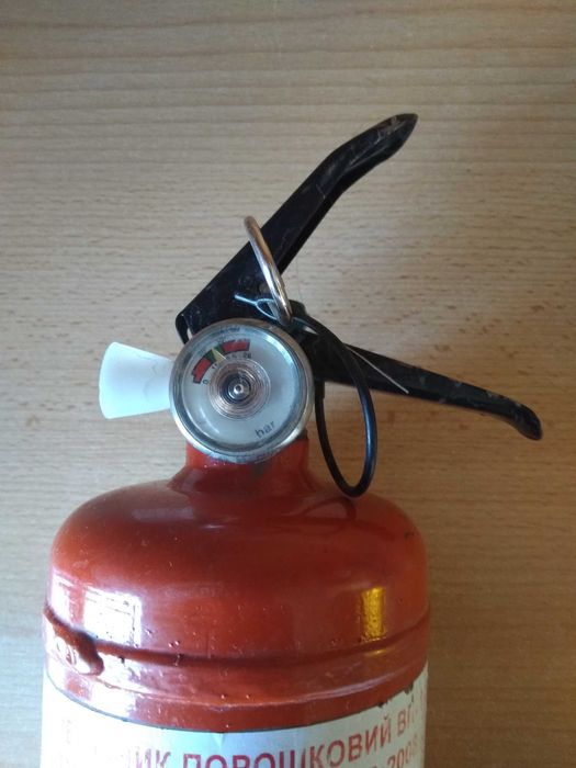 Огнетушитель порошковый ВП-1 (3) с манометром. Емкость 1,3 л Заправлен