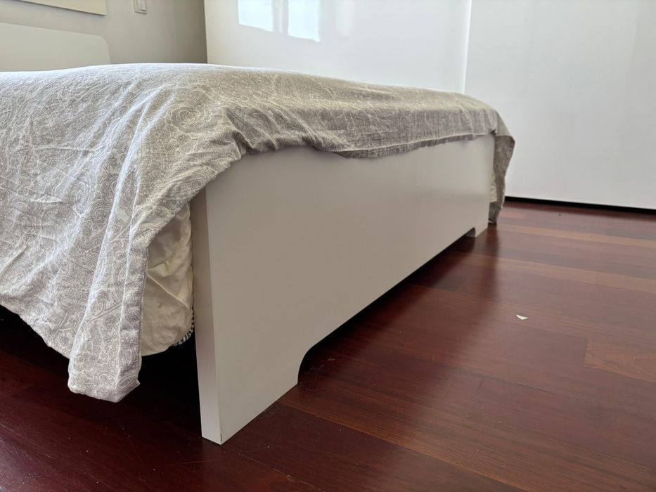 Cama IKEA semi nova + colchão