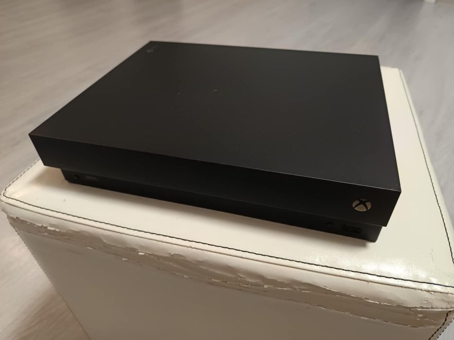 Xbox one x 1tb