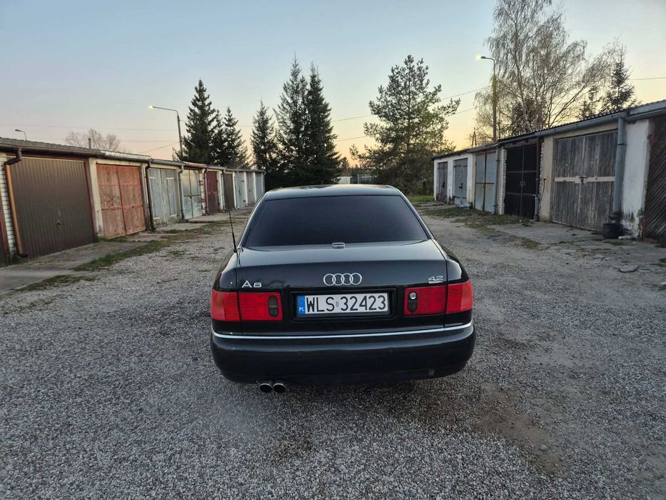 Audi A8 D2 Quattro samochód osobowy