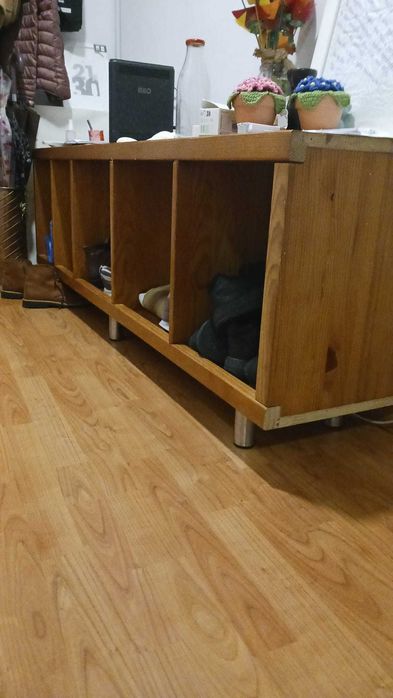 Sapateira com banco e 5 divisões