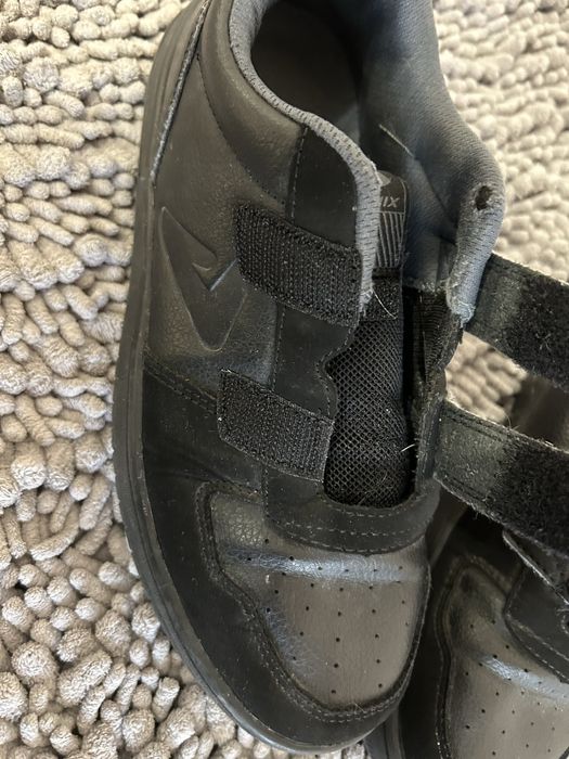 Кожані кросовки фірми Demix