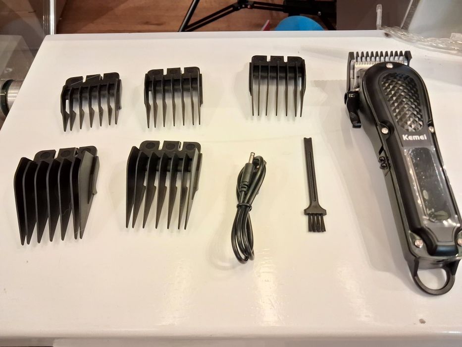 Машинка для стрижки волосся