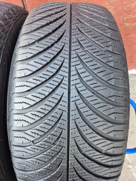 215/55/17 R17 GoodYear Vector4Seasons 2шт ціна за 1шт шини