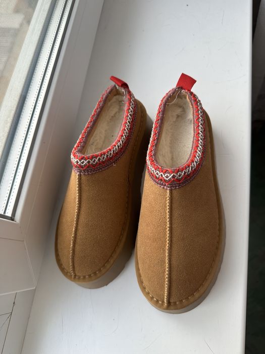 Коричневі короткі угги