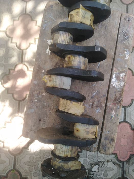 Коленвал  машинний