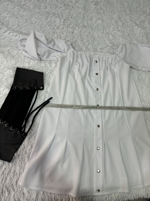 Сукні жіночі.