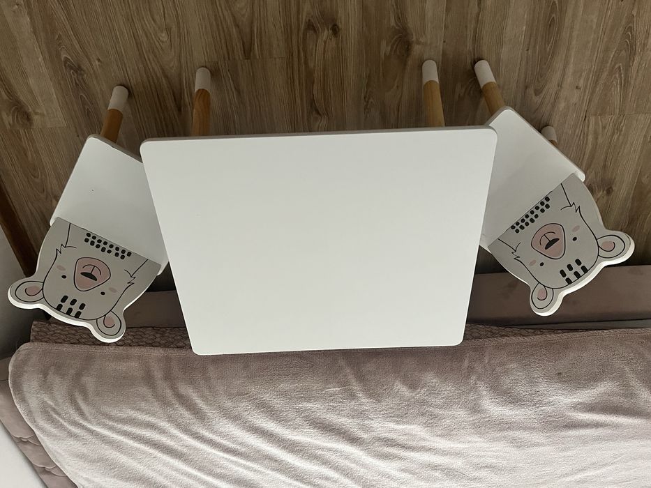 Stoliczek i krzesełka dzieciece