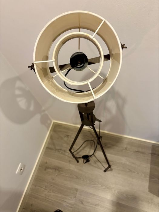 Candeeiro de pé - estilo projetor