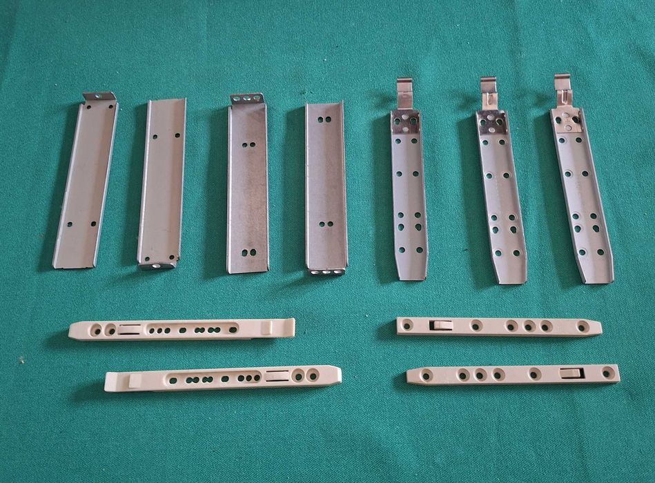 Rails for mounting peripherals inside PCs508414302031063042