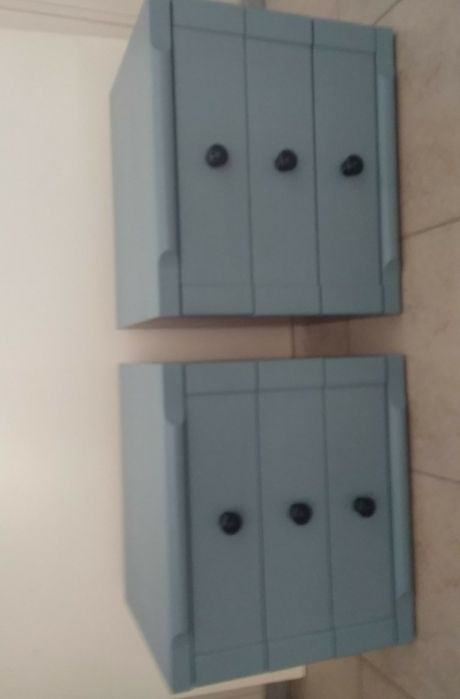 Mesas de cabeceira com 3 gavetas