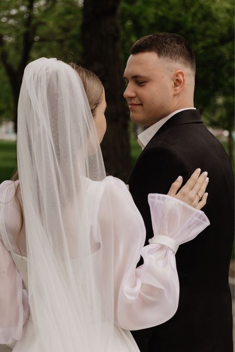 Продам весільну сукню