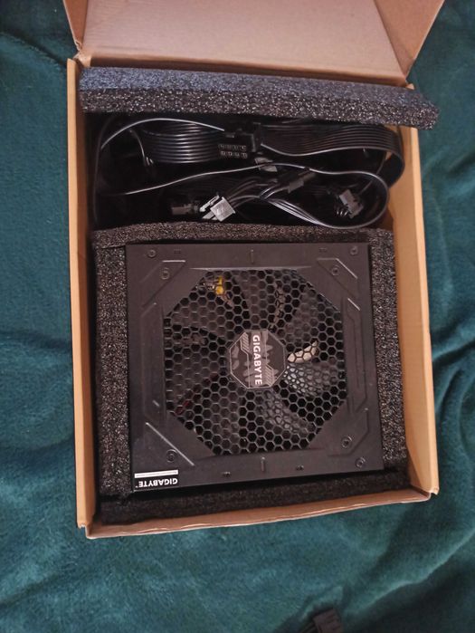 Fonte alimentação gigabyte modular 1000w64332172250242123