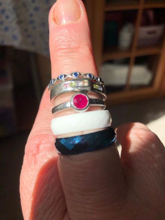 Поодам ювелирные изделия