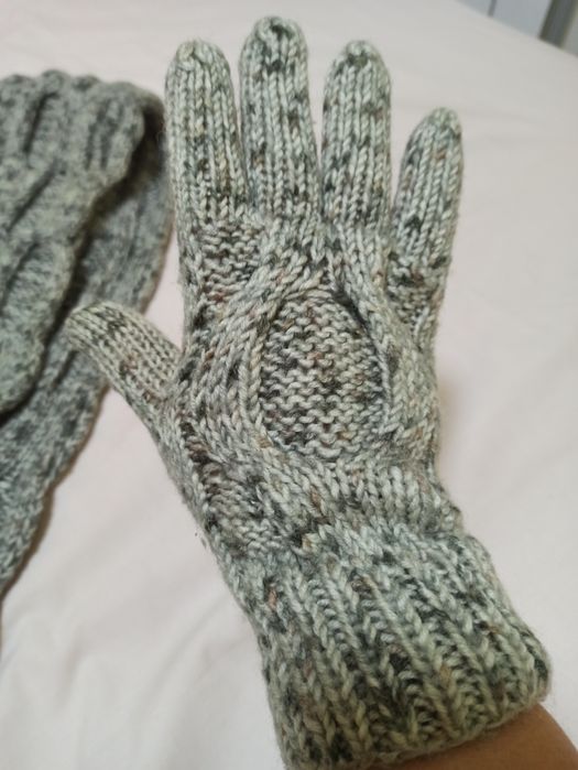 Вязаные   комплекты. берет, шарф и перчатки