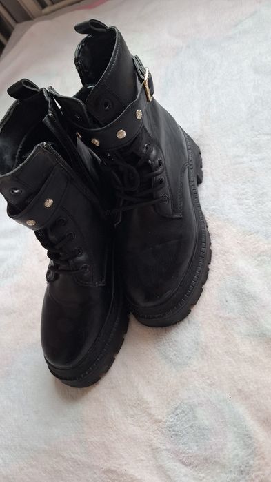 Nowe buty botki Sinsay