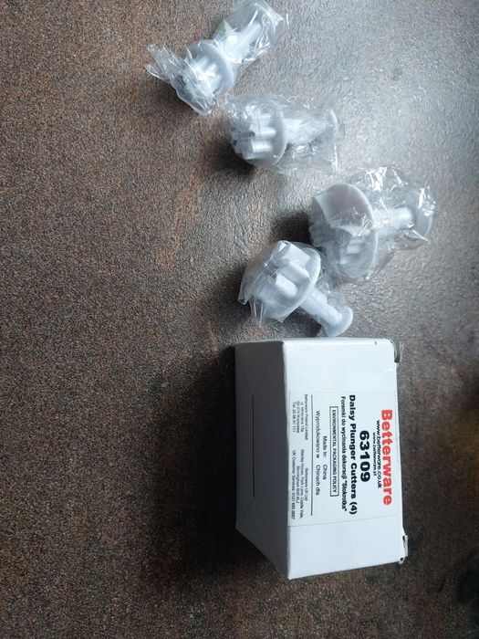 Foremki do wycinania dekoracji "Stokrotki" Betterware