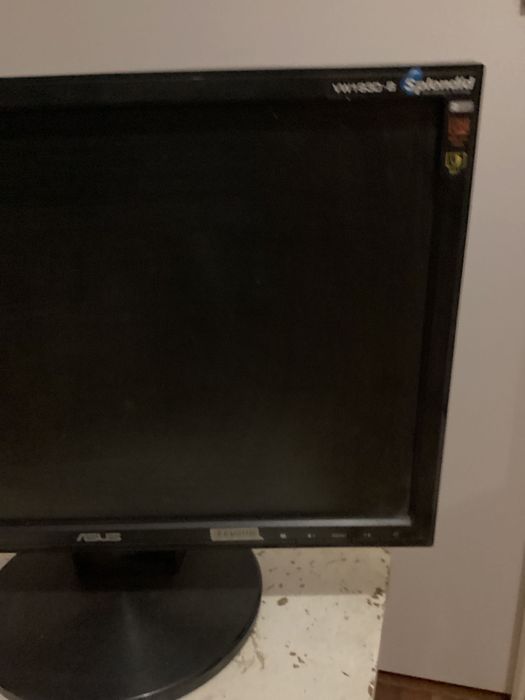 ASUS VW193 манитор для компьютера на запчасти диоганаль 48см