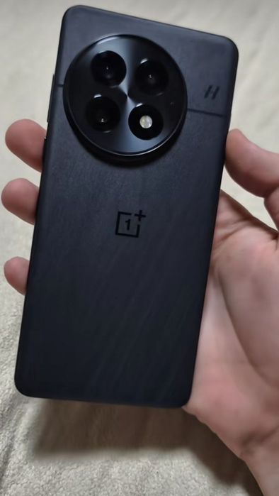 Продам OnePlus 13