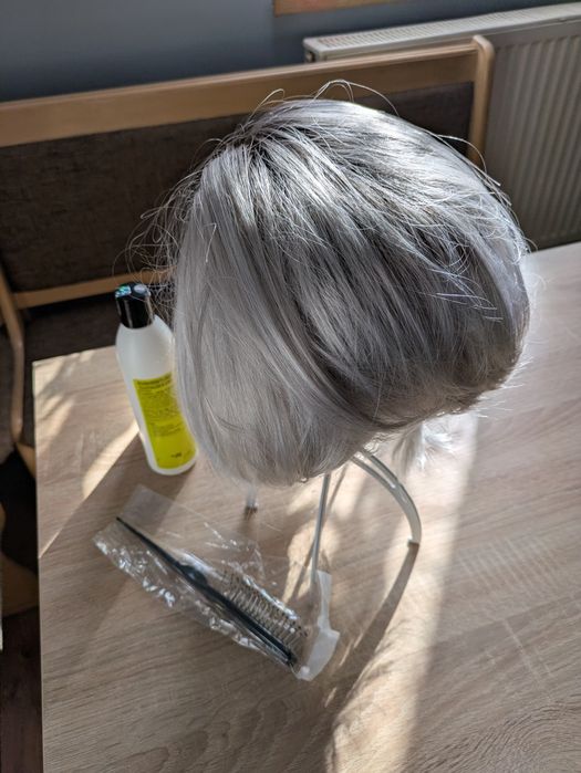 Peruka damska akcesoria