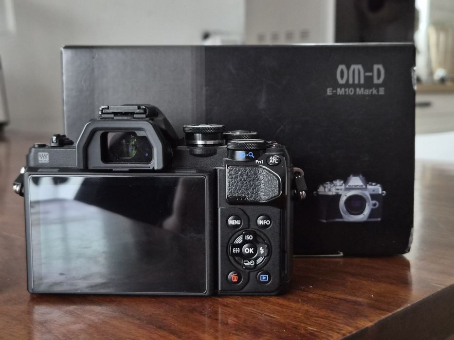 Aparat Olympus E-M10 Mark 3 /Mark iii, obiektyw  M.Zuiko 14-42 pancake