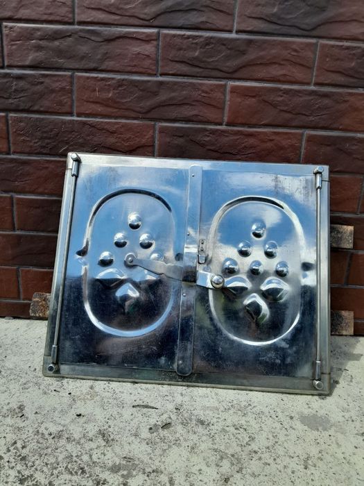 Продаються дверки з нержавійки тройка