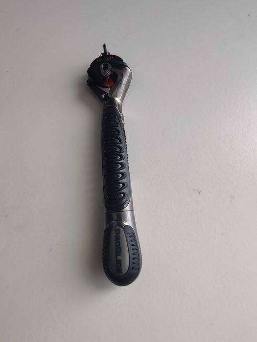gillete com vibração metalica