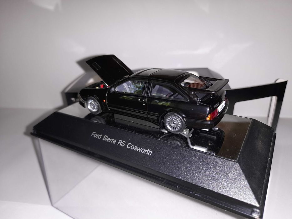 Ford Sierra Cosworth AutoArt 1:43