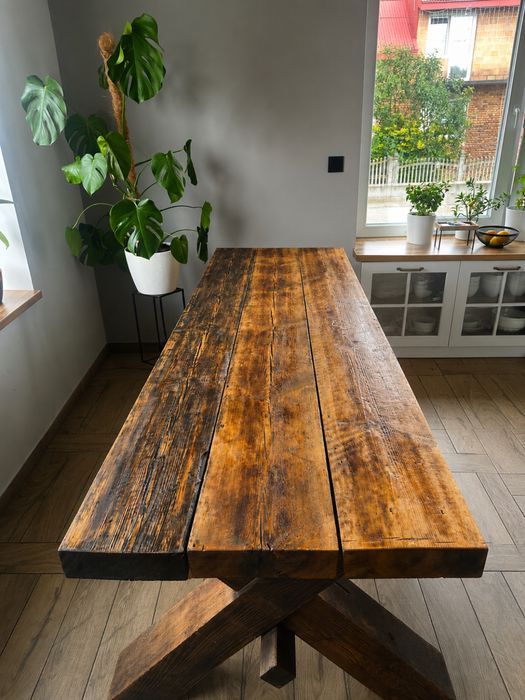 Masywny stół z litego drewna , styl: loft/ rustykalny