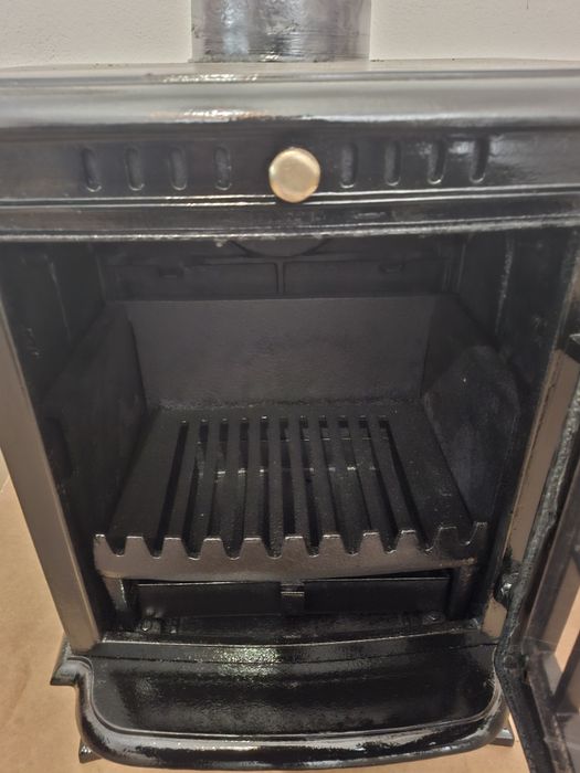 Salamandra a Lenha de Ferro Fundido em Excelente Estado