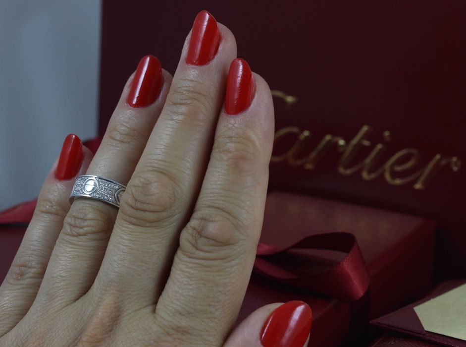 Золотое кольцо с бриллиантами Cartier Love