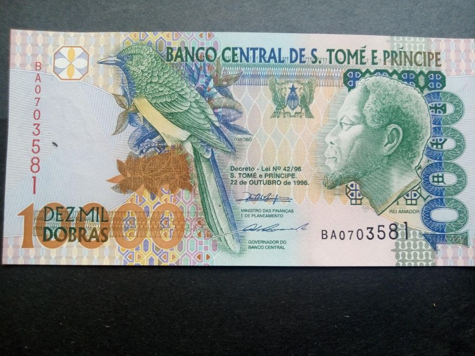3 notas 500 000 Kwanzas,500 000,Meticais e 10 000 Dobras, raras