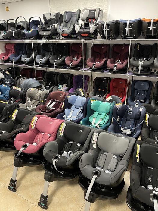 Автокрісла Шоурум Britax Römer Cybex Recaro Maxi Cosi автолюлька cloud